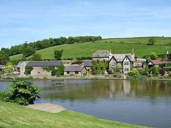 Lakeside holiday cottage in the Devon Countryside malston_mill_lake