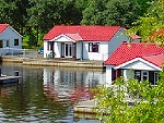Ideal fishing holidays - Waterside lodges & log cabins throughout the UK
