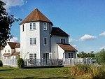 Cotswolds Windrush Turret Lodge - Cotswold Water Park