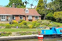 Waterside Cottage on the Grand Union Canal