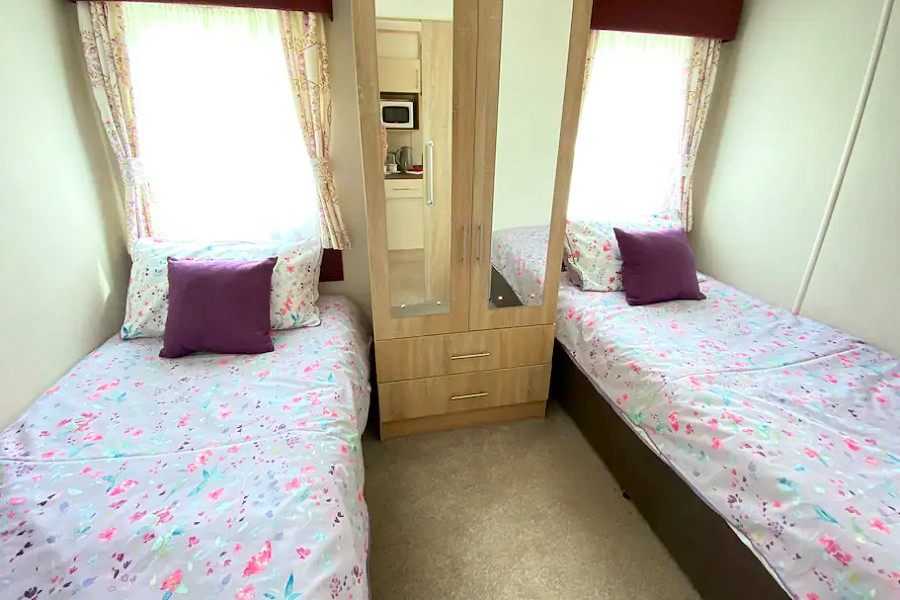Lavender Lodge Twin Bedroom