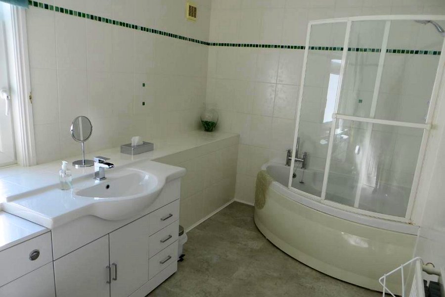 Lochwood House Wing Bathroom