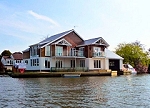 Deerfoot Holiday Cottage - superb riverside cottage in Horning