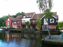 Peninsula Cottages, Wroxham, marina dn riverside cottages