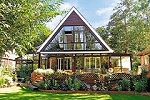 Silver Waters Holiday Cottage, Hoveton, close to village centre and right on waters edge