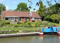 Waterside Cottage in Linslade