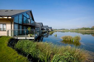 Cotswold Water Park Waters Edge Holiday Lodges Gloucestershire