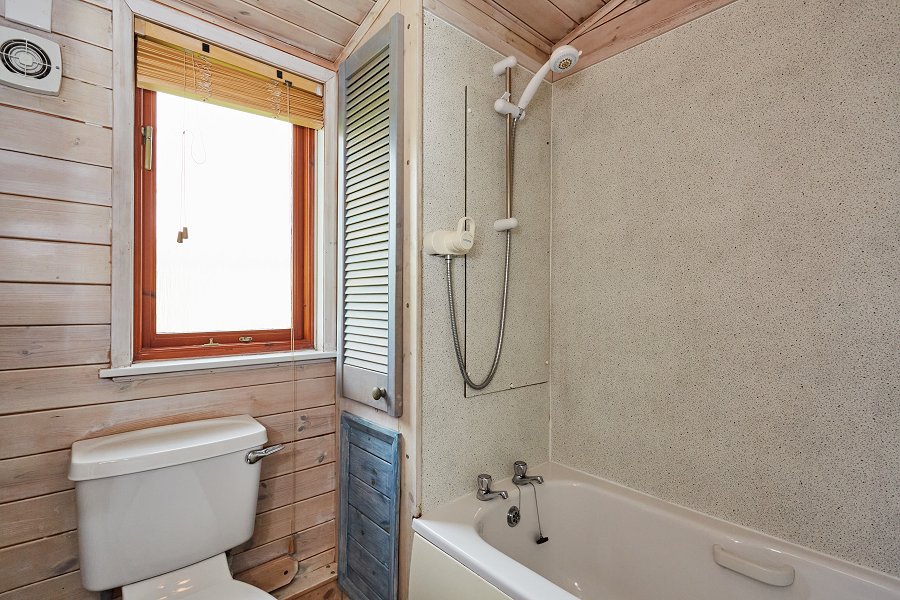 3 bed Lodge - Family Bathroom