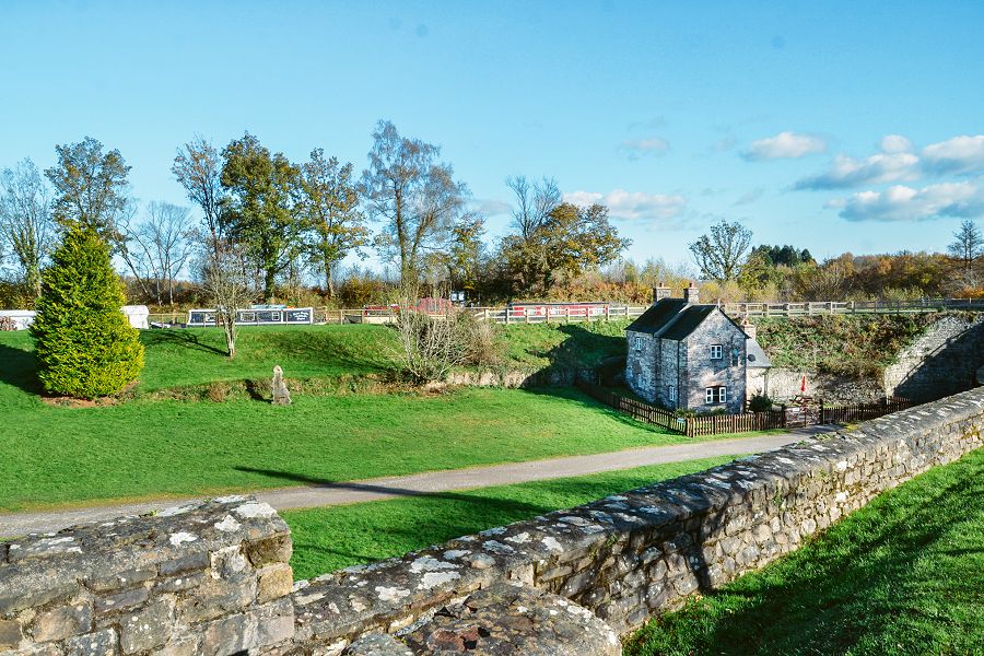 Aqueduct Cottage situated next to the Monmouthshire & Brecon Canal