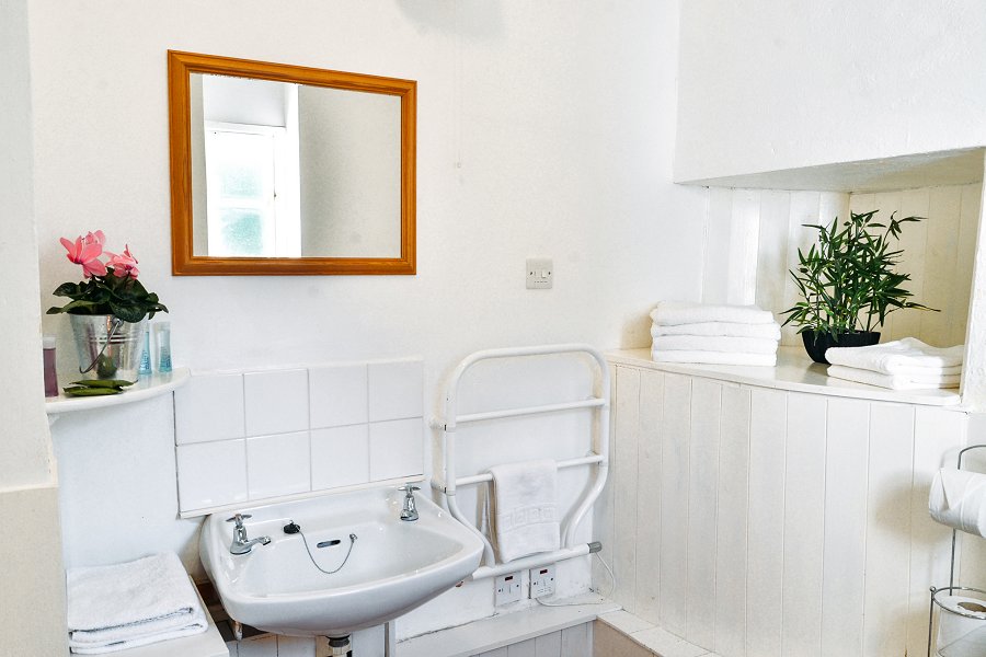 Aqueduct Cottage Bathroom