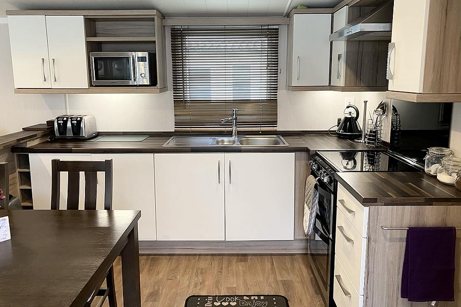 Auroras Dream Lodge Kitchen Area