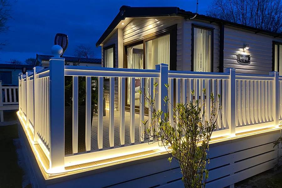 Auroras Dream Lodge - located on the Cotswolds Water Park