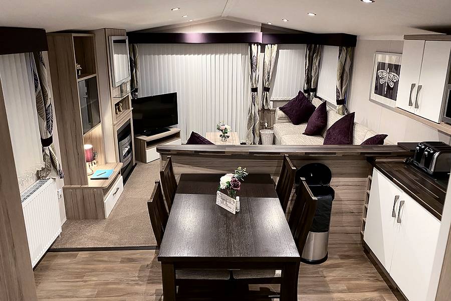 Auroras Dream Lodge Living Dining Area