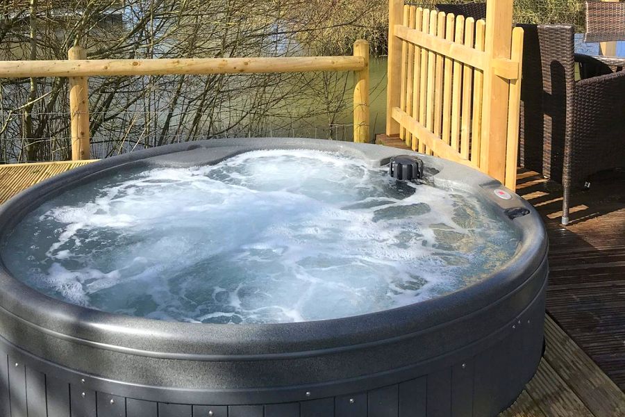 Avocet Lodge Hot Tub