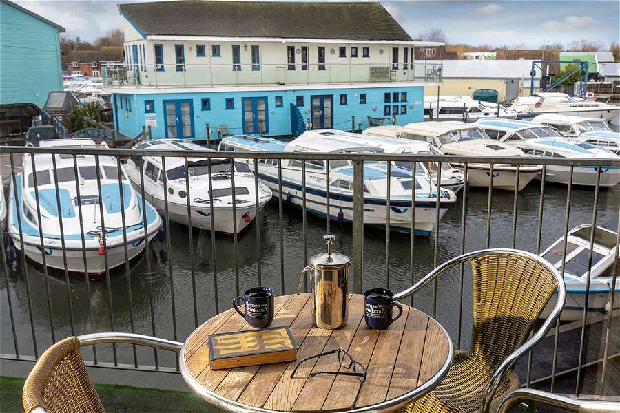 Heron Balcony and Outdoor Dining