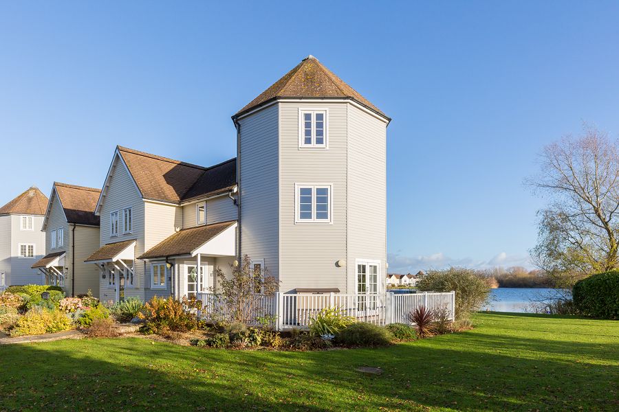 Barnsley Lodge - Windrush Lake