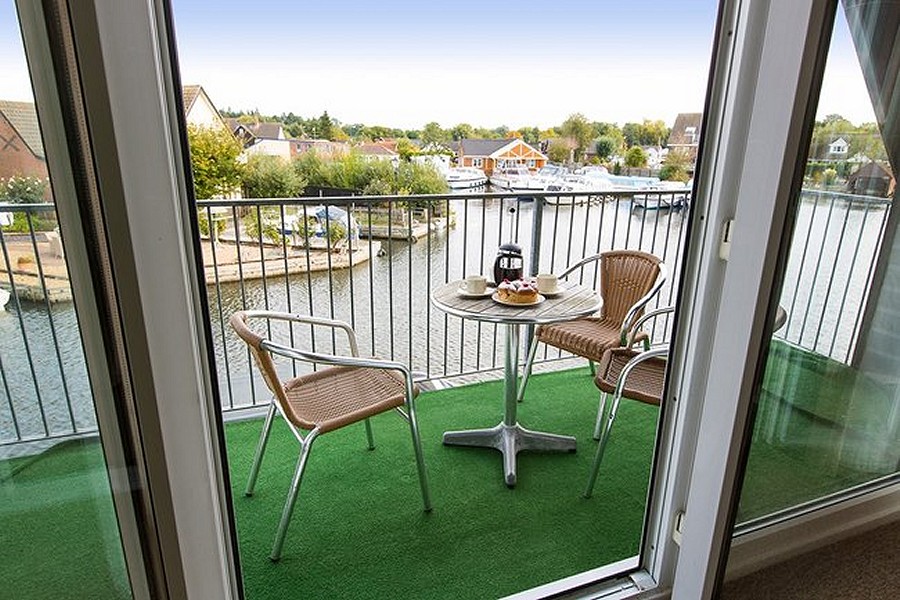 Coot Balcony and Outdoor Dining