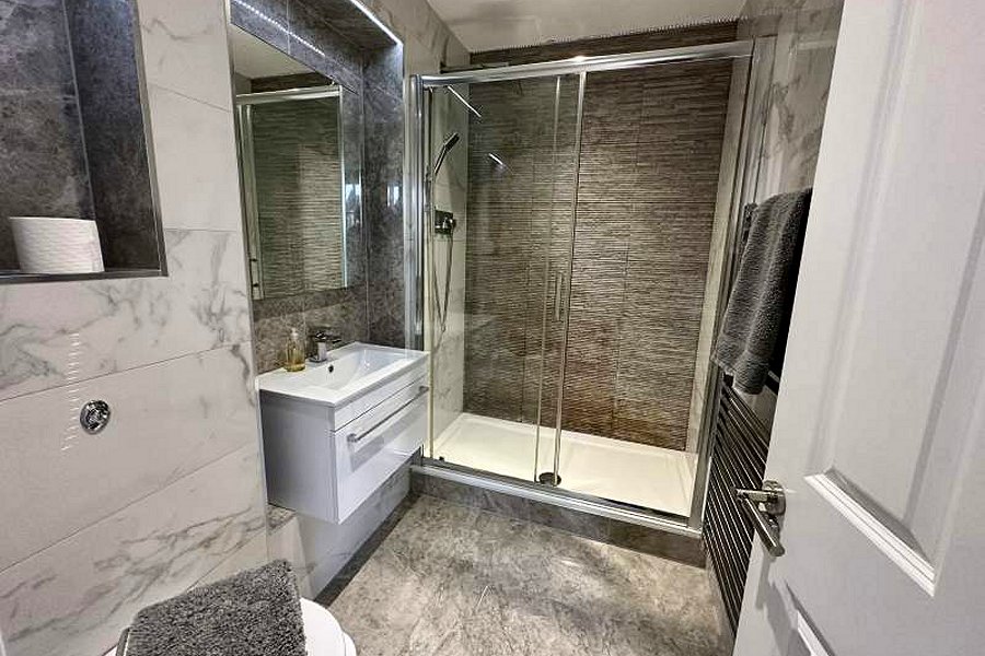 Bourton House Ensuite Bathroom