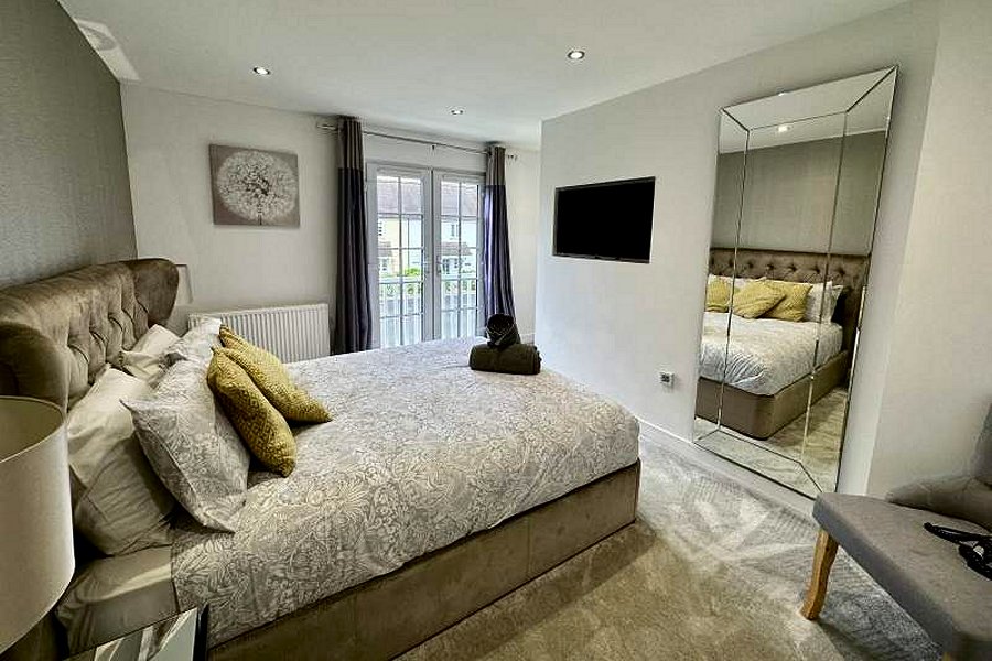 Bourton House Master Double Bedroom