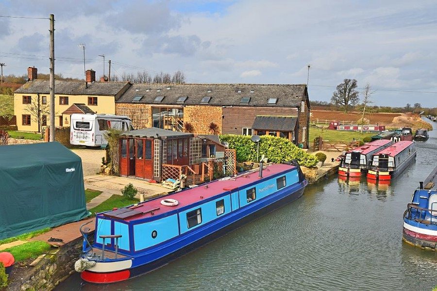 Fishing on the South Oxford Canal