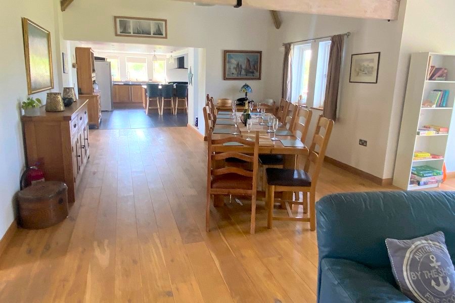 Broad View Dining Area