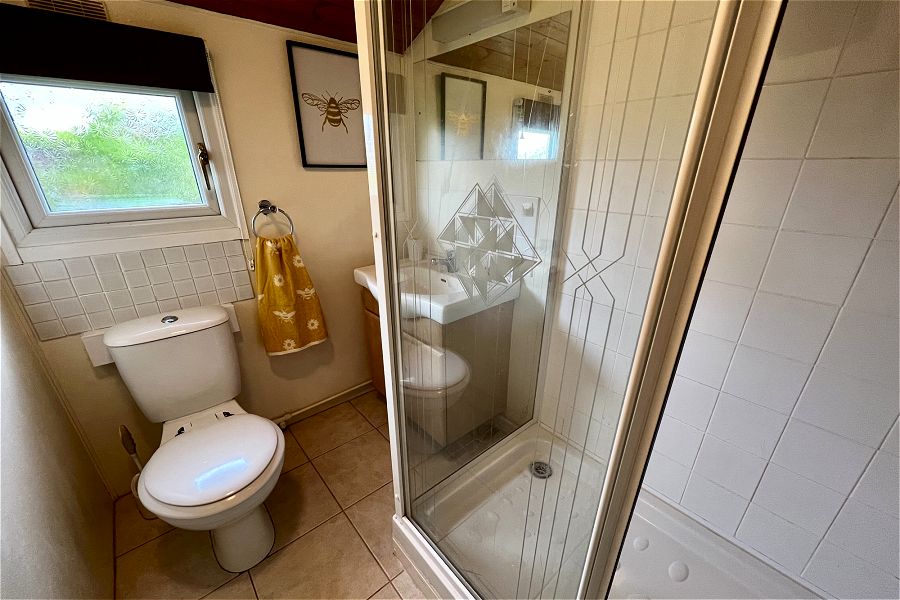 Bumble Bee Lodge Bathroom