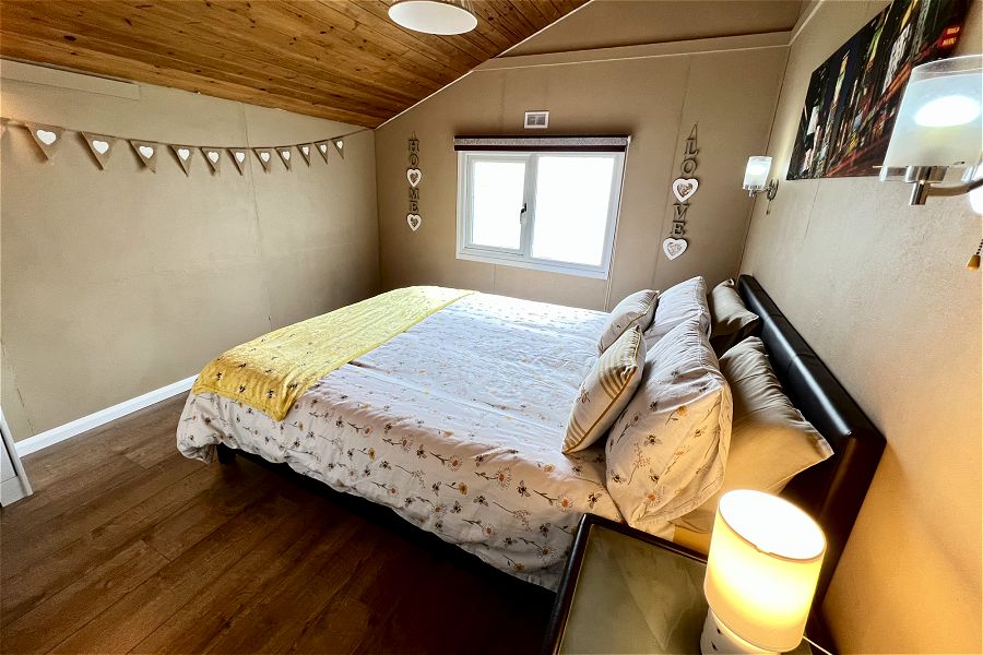 Bumble Bee Lodge Double Room