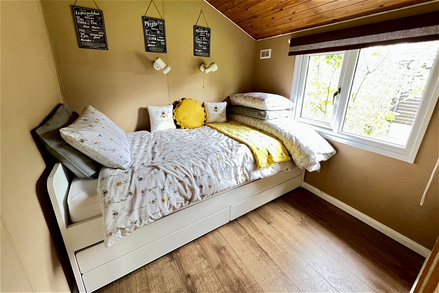 Bumble Bee Lodge Twin Room