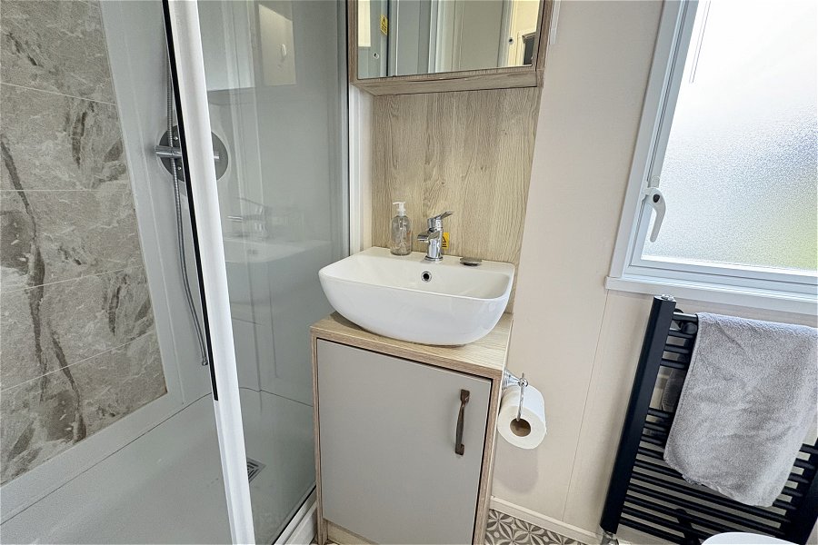 Busy Bees Lodge Bathroom