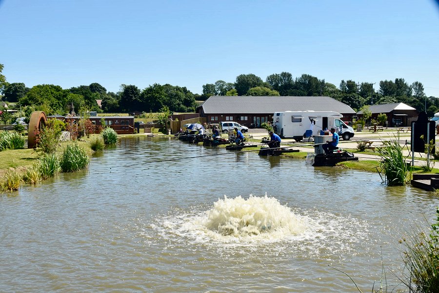 Caistor Lakes Fishing Lakeside