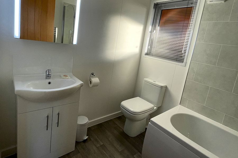 Lapwing Lodge Bathroom