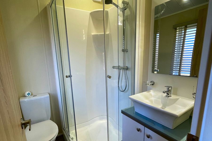 Sandpiper Lodge Bathroom