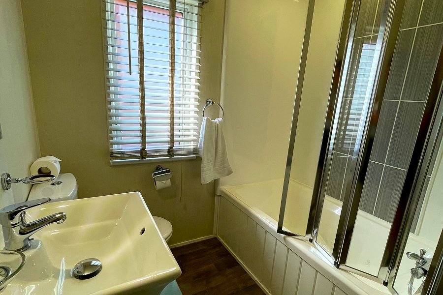 Sandpiper Lodge Bathroom