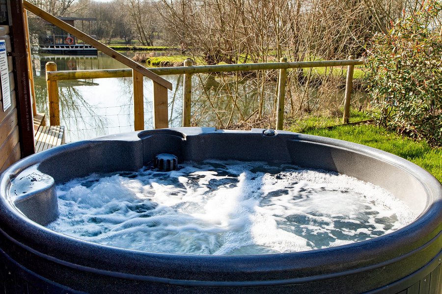 Carrion Lodge Hot Tub
