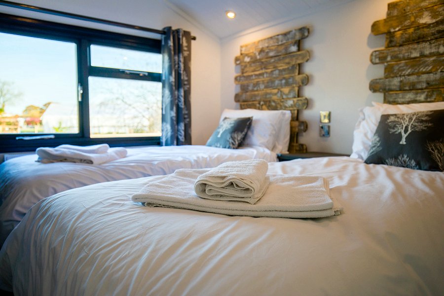 Carrion Lodge Twin Bedroom