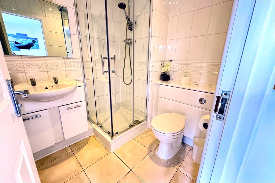 Cerney House Master Double Bedroom Ensuite