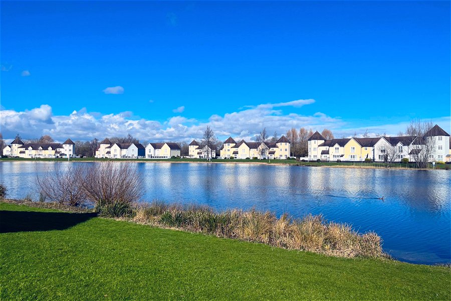 Cerney House - Windrush Lake holiday home in Cirenceste