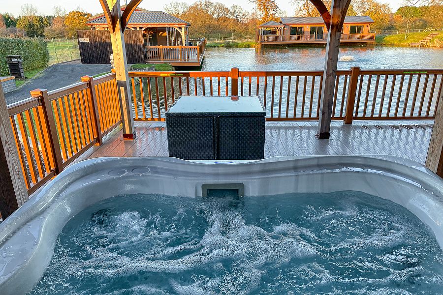 Grebe Lodge Hot Tub