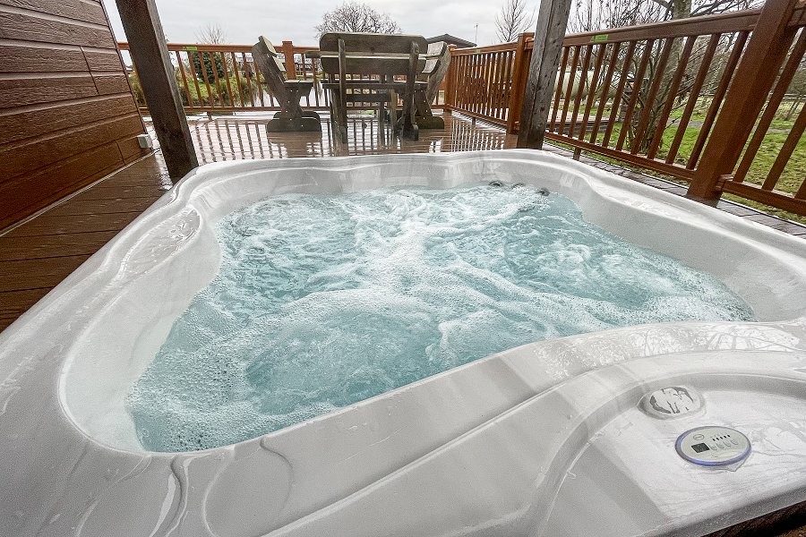 Kingfisher Lodge Hot Tub