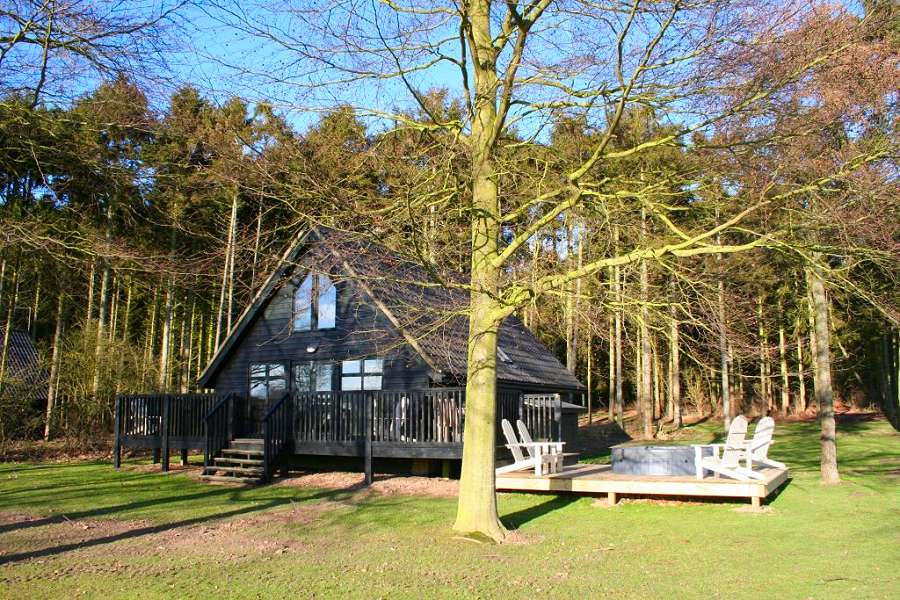 Clippesby Pine Lodge Sleeps 6