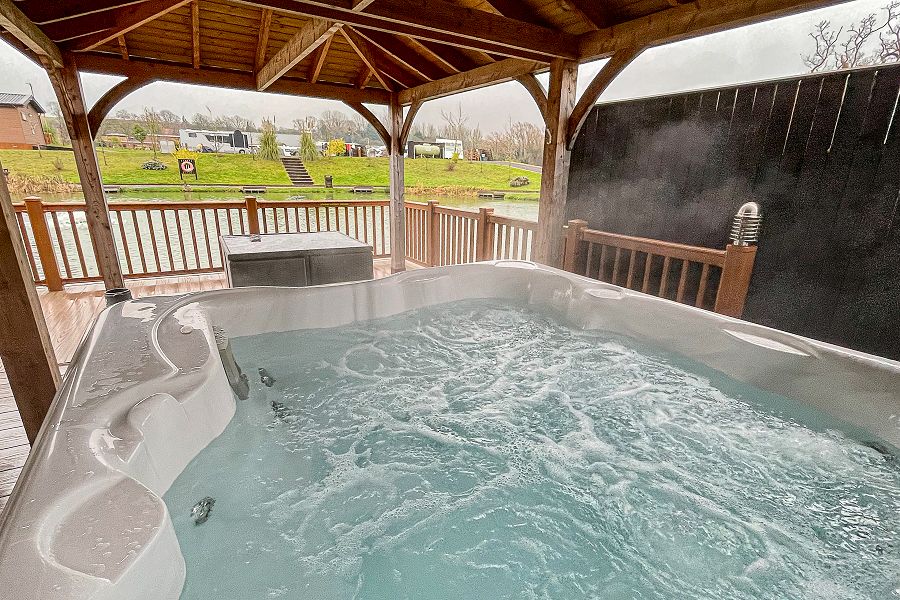 Mallard Lodge Hot Tub