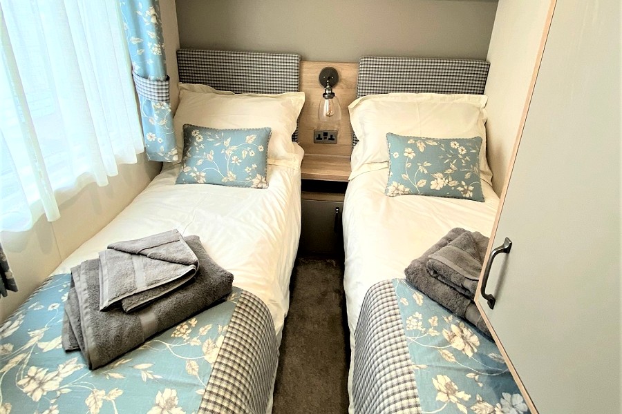 Kingfisher Retreat Twin Bedroom