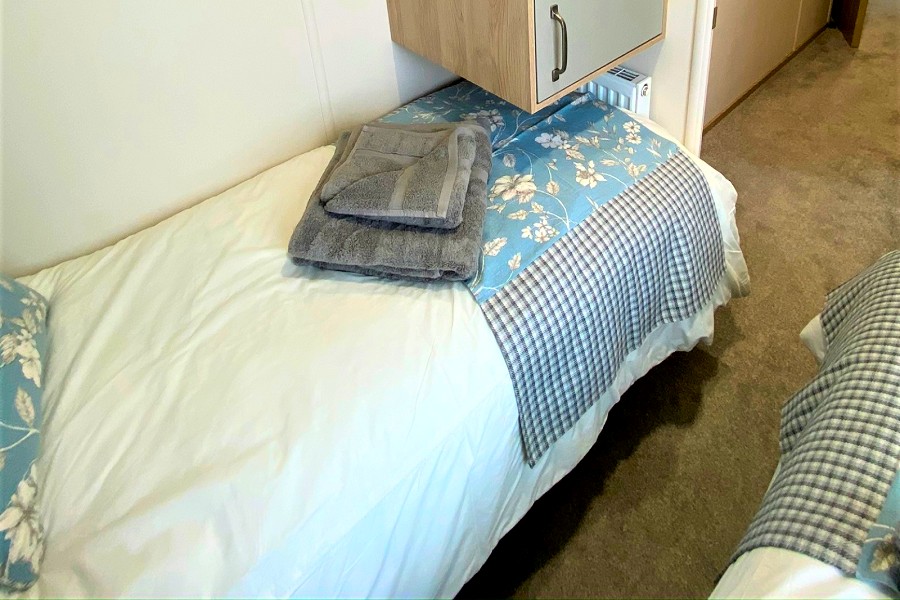 Kingfisher Retreat Twin Bedroom