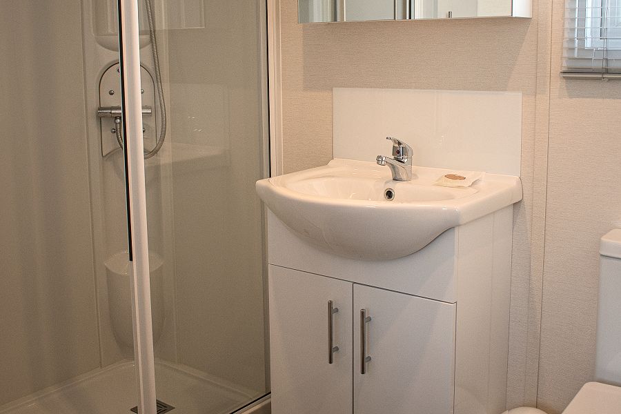 Pelican Lodge Bathroom