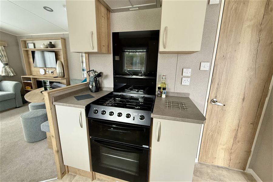 Charlies Retreat Kitchen