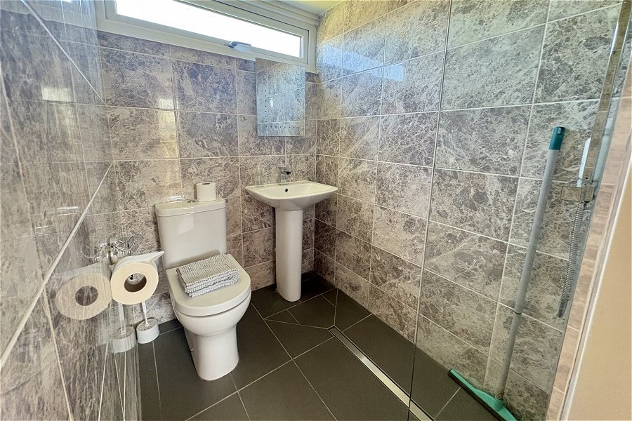 Magnolia Cabin Bathroom