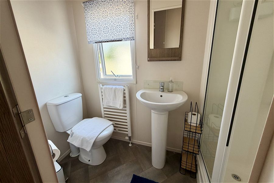 The Happy Hideaway Bathroom