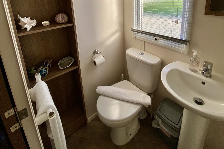 The Waterfront Ensuite Bathroom