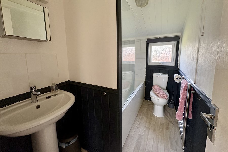 Woodpecker Lodge Bathroom
