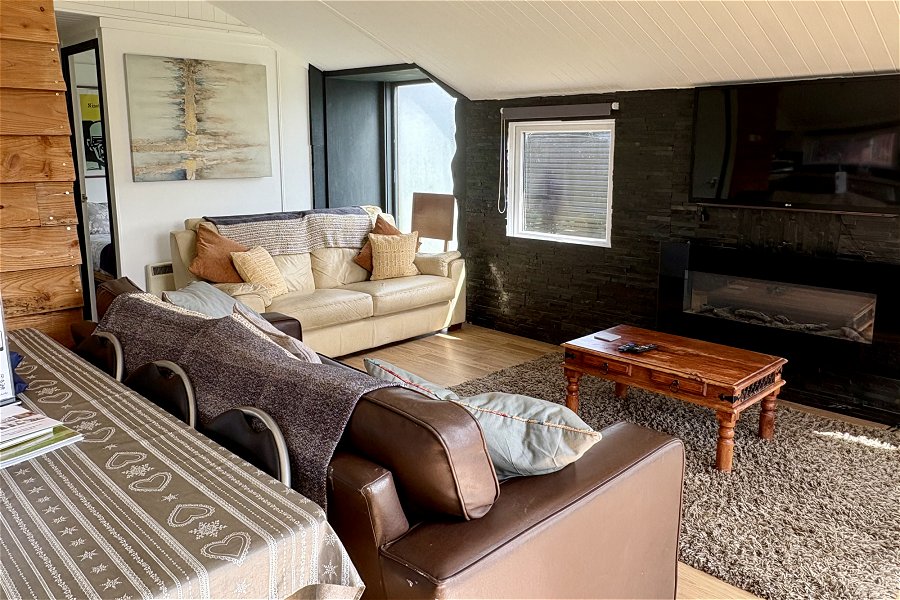 Woodpecker Lodge Living Area